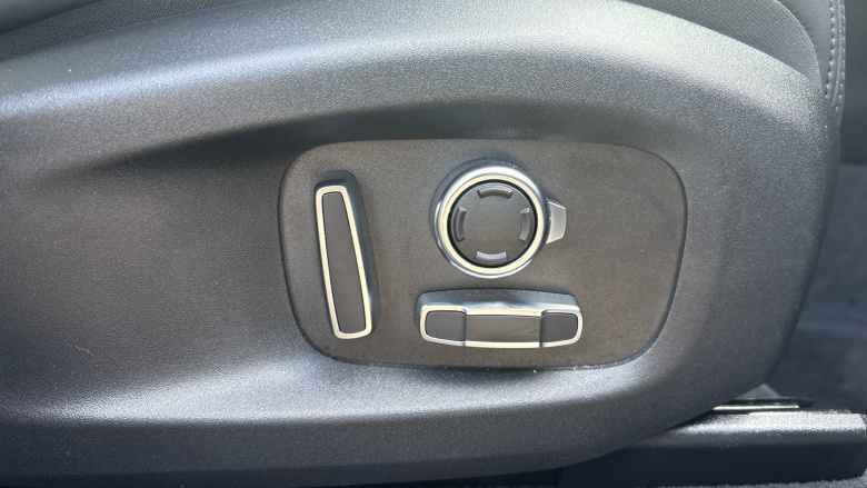 Jaguar F-Pace 2.0 D200 R-Dynamic HSE Black 5dr Auto AWD Diesel Estate